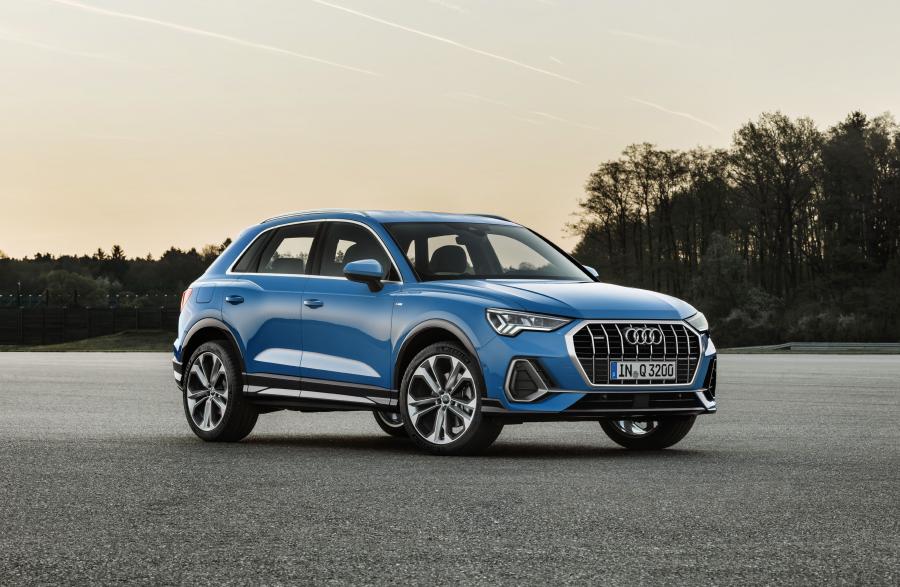  Audi Q3 45 TFSI Quattro S-Line 2018 года  (WW) (фото 7 из 56)